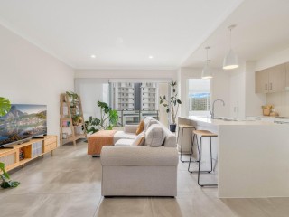 View profile: MODERN COASTAL LIVING IN A PRIME CENTRAL LOCATION