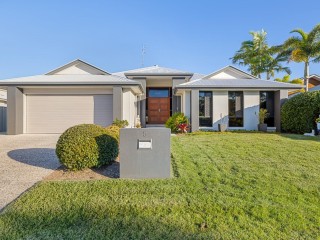 View profile: THE COMPLETE FAMILY PACKAGE WITH POOL & SIDE ACCESS