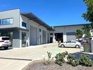 View profile: PREMIUM QUALITY SHOWROOM/WAREHOUSE FOR SALE