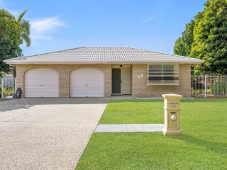 View profile: GOLDEN BEACH OPPORTUNITY - QUALITY BRICK & TILE LIVING