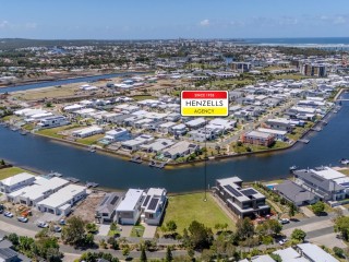 View profile: NORTH FACING, REGISTERED AND PONTOON INCLUDED